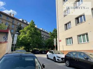 Pronájem bytu 1+kk, Praha - Vršovice, Jerevanská, 30 m2