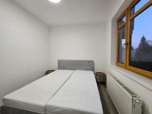 Pronájem bytu 2+kk, Praha - Košíře, Naskové, 62 m2