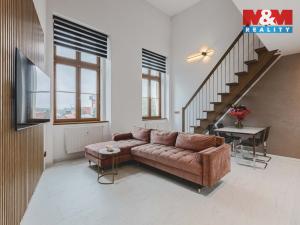 Prodej bytu 2+kk, Klatovy - Klatovy III, Husovo náměstí, 78 m2