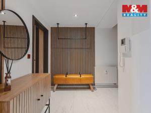 Prodej bytu 2+kk, Klatovy - Klatovy III, Husovo náměstí, 78 m2