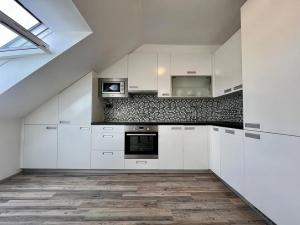 Pronájem bytu 3+kk, Praha, Podnádražní, 60 m2
