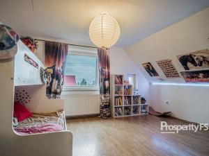 Prodej rodinného domu, Hrádek, 200 m2