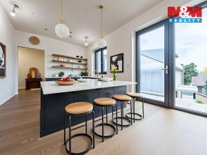 Prodej bytu 4+kk, Praha - Holyně, náměstí Pod lípou, 121 m2