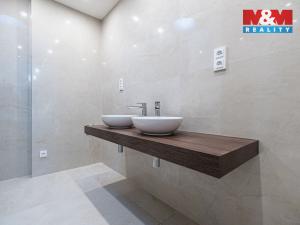 Prodej bytu 4+kk, Praha - Holyně, náměstí Pod lípou, 121 m2