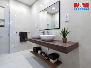 Prodej bytu 4+kk, Praha - Holyně, náměstí Pod lípou, 121 m2