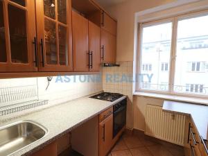 Pronájem bytu 2+kk, Praha - Břevnov, Junácká, 56 m2