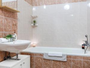 Prodej bytu 1+kk, Praha - Dolní Měcholupy, V osikách, 40 m2