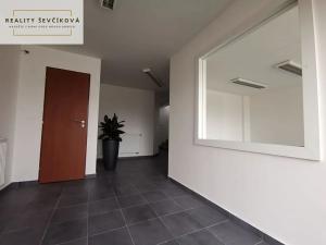 Pronájem obchodního prostoru, Hradec Králové, Vlčkovická, 700 m2