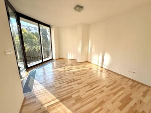 Prodej bytu 2+kk, Praha - Žižkov, Ke kapslovně, 58 m2