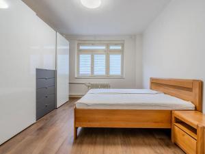 Pronájem bytu 2+1, Praha - Smíchov, Stroupežnického, 63 m2