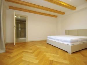 Pronájem bytu 3+kk, Praha - Nové Město, Bolzanova, 199 m2