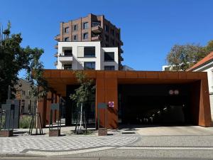 Pronájem garážového stání, Praha - Nusle, Závišova, 14 m2