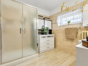 Prodej rodinného domu, Vrhaveč - Neznašovy, 253 m2