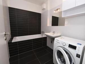 Pronájem bytu 2+kk, Praha - Jinonice, Pod stolovou horou, 54 m2