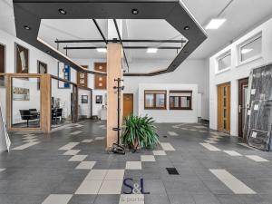 Prodej výrobních prostor, Milovice, Italská, 1819 m2