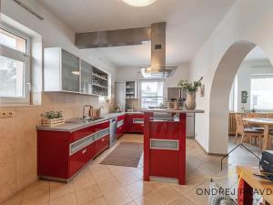 Prodej činžovního domu, Lety, Sokolská, 265 m2