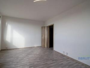 Pronájem bytu 1+kk, Praha - Černý Most, Doležalova, 34 m2