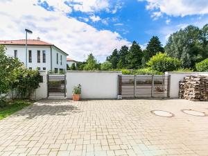 Pronájem vily, Statenice, 180 m2