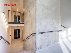 Prodej bytu 2+kk, Praha - Hrdlořezy, Českobrodská, 57 m2