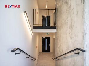 Prodej bytu 2+kk, Praha - Hrdlořezy, Českobrodská, 57 m2