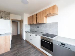 Pronájem bytu 2+1, Praha - Modřany, Poljanovova, 56 m2