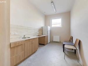 Prodej výrobních prostor, Kladno, Huťská, 1000 m2