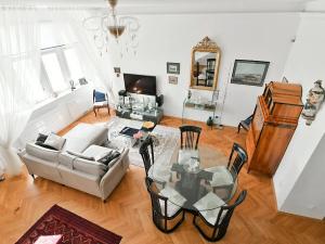 Prodej atypického bytu, Praha, Valentinská, 108 m2