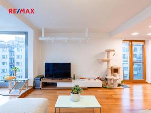 Pronájem bytu 2+kk, Praha - Holešovice, Komunardů, 68 m2