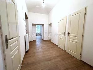 Pronájem bytu 3+1, Praha - Malá Strana, Plaská, 91 m2