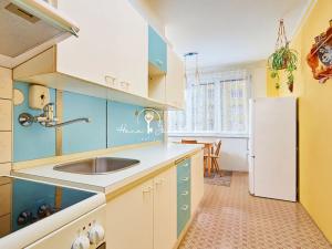 Prodej bytu 2+1, Lišov, Čechova, 63 m2