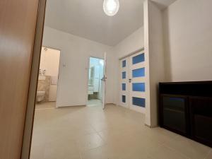 Pronájem bytu 2+1, Praha - Podolí, Pod Klaudiánkou, 76 m2