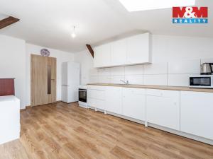 Prodej činžovního domu, Studená, nám. Sv. J. Nepomuckého, 229 m2