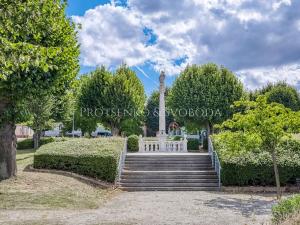 Prodej ubytování, Křižanov, Benešovo náměstí, 530 m2