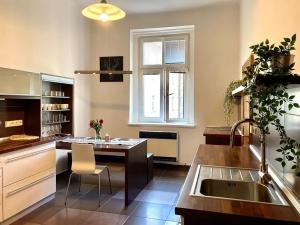 Pronájem bytu 2+1, Praha - Nové Město, Rumunská, 63 m2