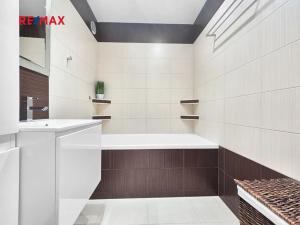 Pronájem bytu 3+1, Praha - Hlubočepy, Lamačova, 63 m2