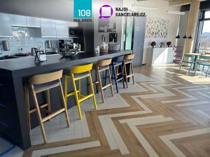 Pronájem kanceláře, Praha - Holešovice, Argentinská, 2500 m2