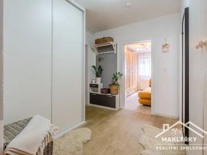 Prodej bytu 2+kk, Břežany II, 56 m2