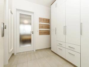 Pronájem bytu 1+kk, Praha - Vysočany, Strnadových, 33 m2