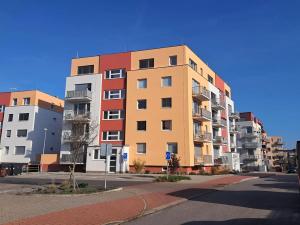 Pronájem bytu 1+kk, Praha - Černý Most, Dobrovolného, 32 m2