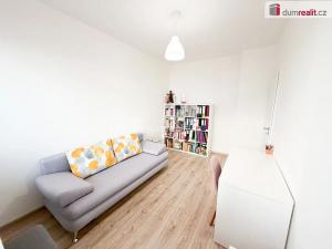 Pronájem bytu 3+kk, Praha - Hloubětín, Saarinenova, 80 m2