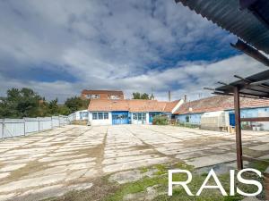 Prodej komerční nemovitosti, Hajany, 693 m2