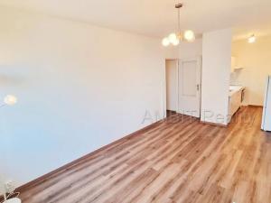 Pronájem bytu 2+kk, Praha - Černý Most, Vašátkova, 42 m2