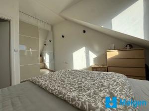 Pronájem bytu 2+kk, Praha - Bubeneč, U akademie, 40 m2