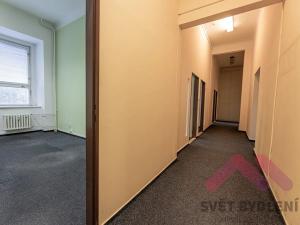 Pronájem kanceláře, Praha - Karlín, Peckova, 212 m2