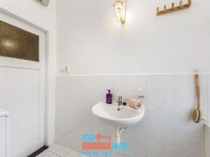 Pronájem bytu 1+kk, Praha - Holešovice, U Uranie, 26 m2