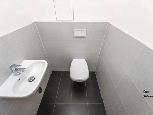 Pronájem bytu 2+kk, Praha - Jinonice, Pod stolovou horou, 58 m2