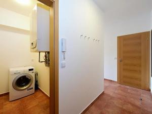 Pronájem bytu 3+kk, Praha - Kobylisy, Ke Stírce, 72 m2