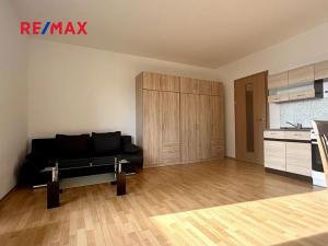 Pronájem bytu 1+kk, Praha - Malešice, Nad úžlabinou, 36 m2