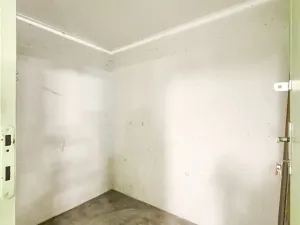 Pronájem garážového stání, Praha - Karlín, Šaldova, 17 m2