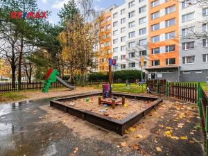 Prodej bytu 3+1, Praha - Horní Počernice, Komárovská, 67 m2